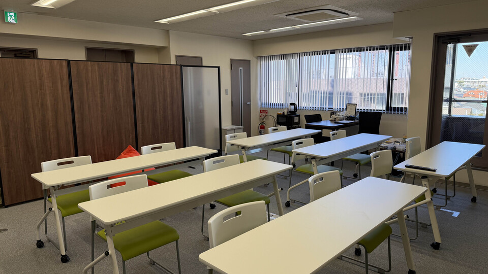 Kichijoji Spatial Lab: conference style 2 (presentation setup)